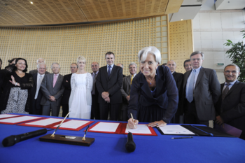 1ère signature de la Charte RFR en présence de la Ministre de l'Economie et des Finances - 11 février 2010